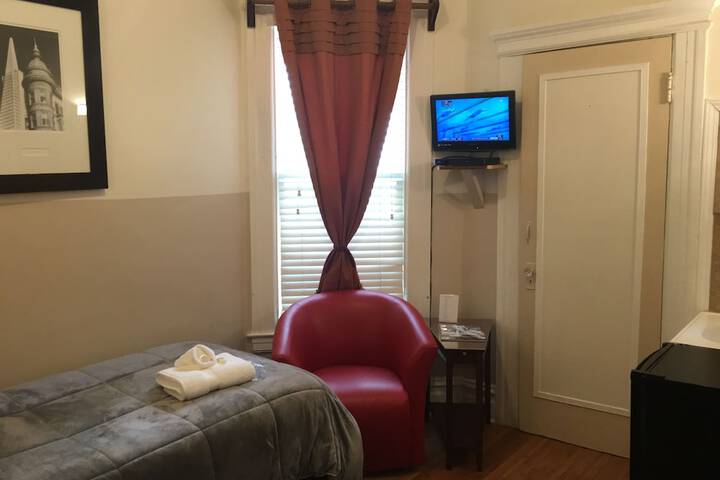 Room 23 of 54