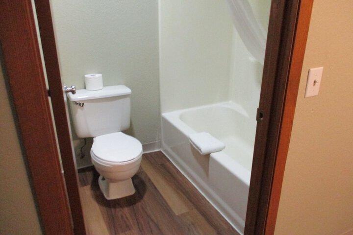 Travelodge by Wyndham Redwood Falls