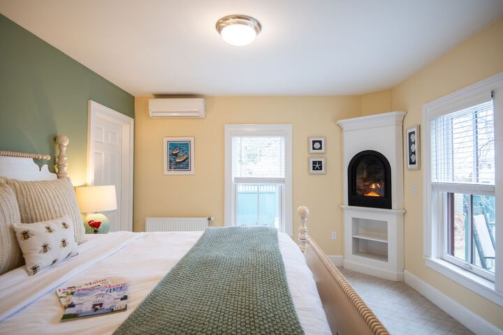 Room 33 of 143