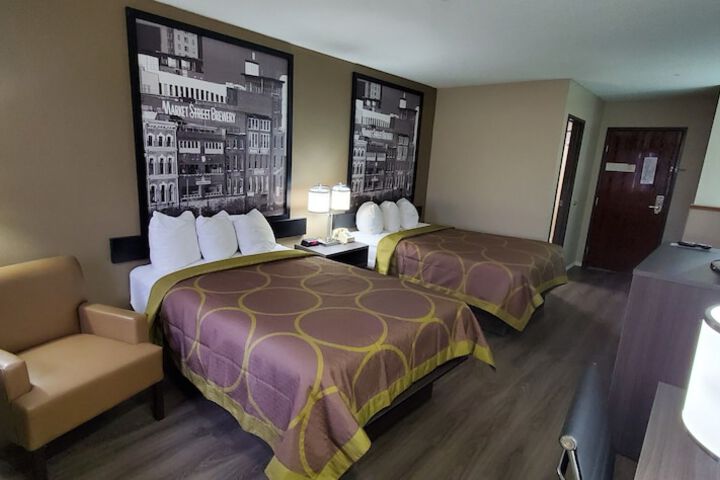 Super 8 by Wyndham Paris