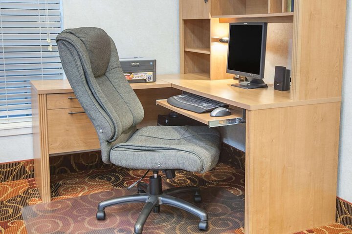 Business Center 26 of 27