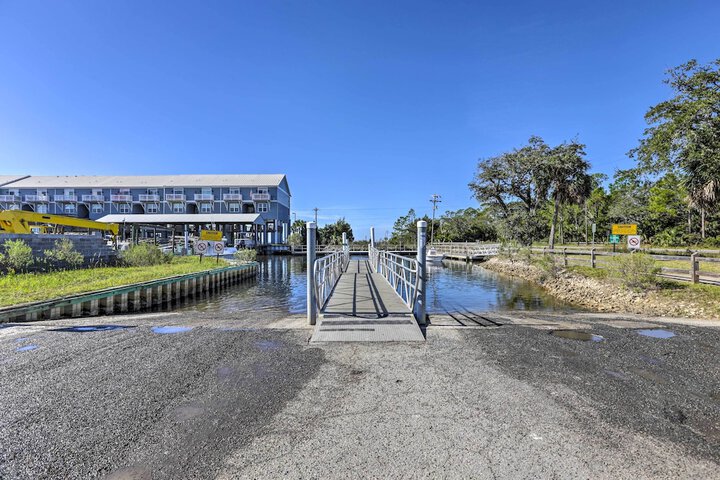 Keaton Beach Escape w / Hot Tub 2 Mi to Shore