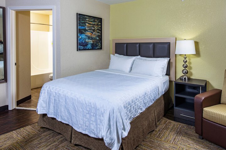 Room 27 of 43