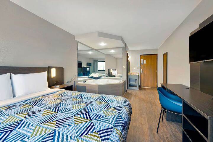 Room 10 of 27