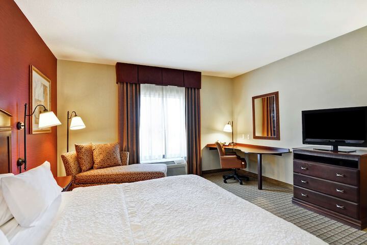 Hampton Inn & Suites Peoria at Grand Prairie IL