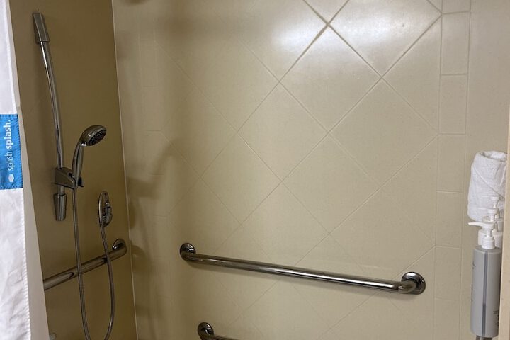 Room 26 of 34