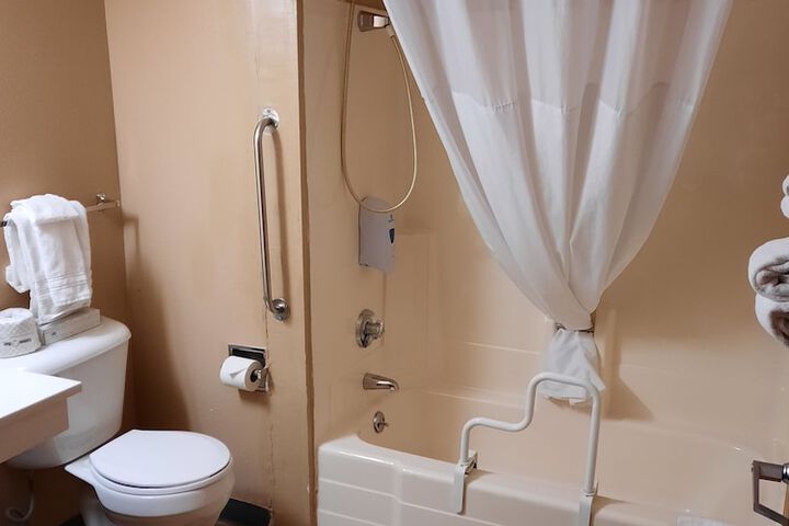Room 25 of 41