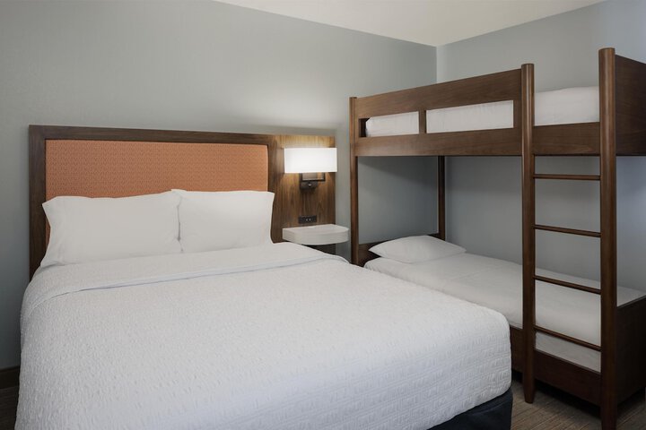 Hampton Inn & Suites Myrtle Beach / Oceanfront