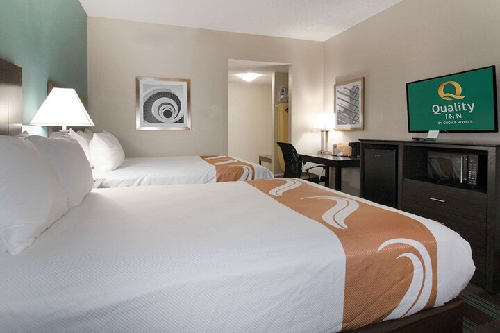 Quality Inn Roseville-Detroit North