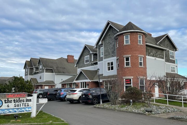 Tides Inn & Suites