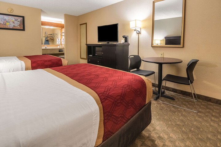 Econo Lodge Hillsboro I-35