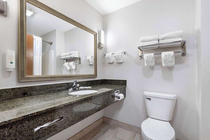 Quality Inn & Suites Fort Madison near Hwy 61