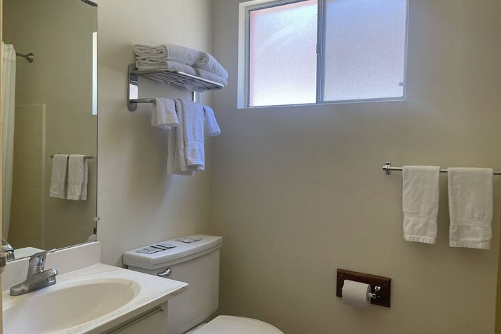 Room 4 of 10