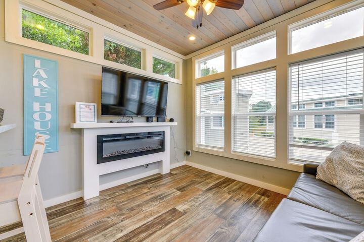 Lake Norman Getaway w / Pool Access + Kayaking!