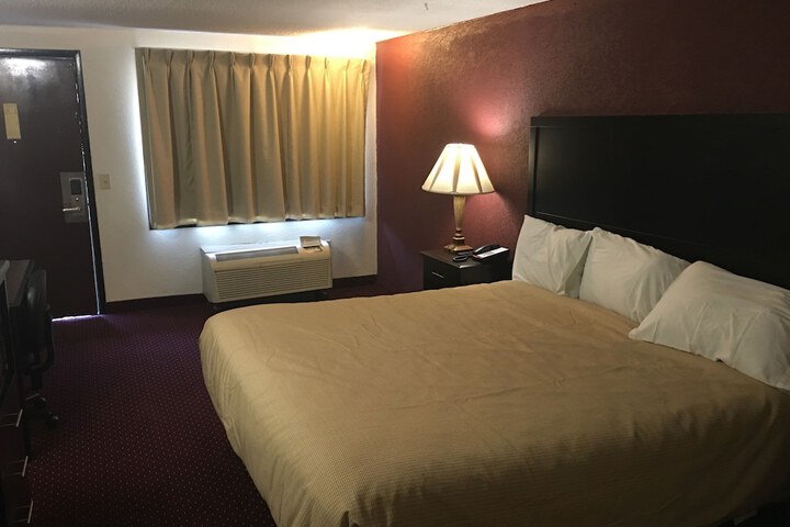 Super 9 Motel