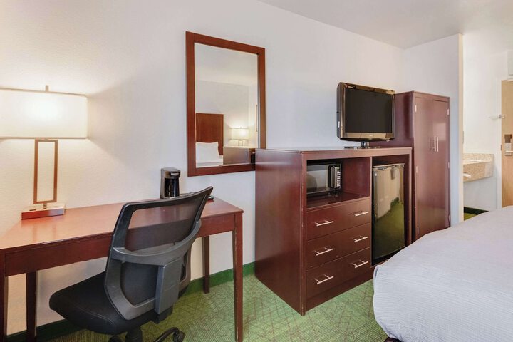Room 13 of 22