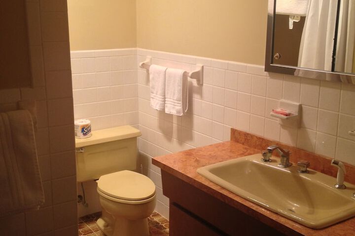 Room 25 of 68