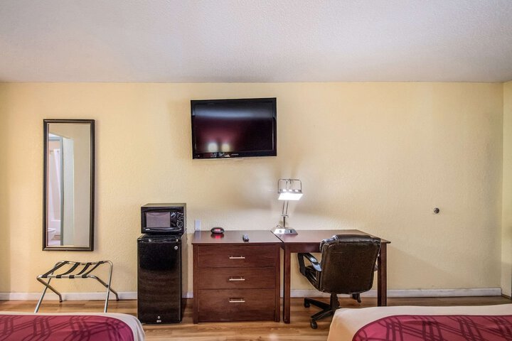 Room 12 of 28