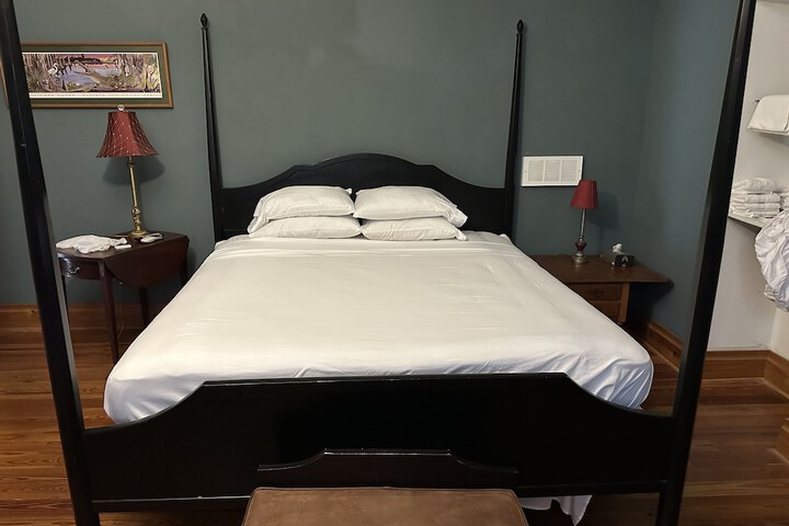 Room 51 of 79