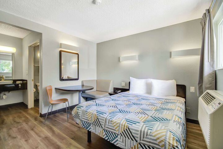 Room 15 of 26