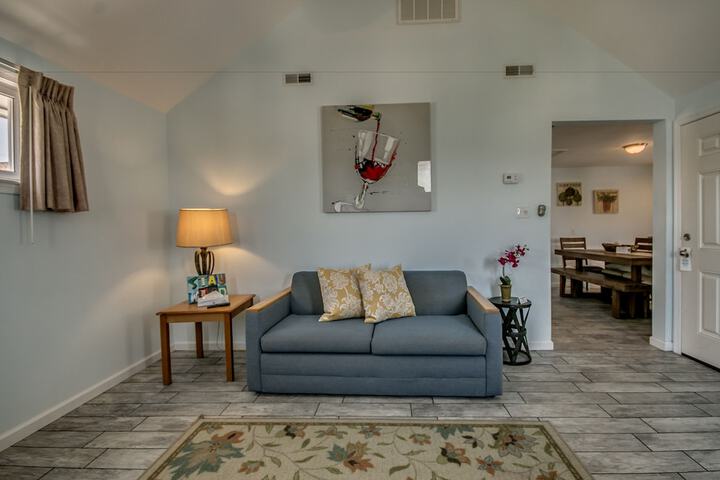 Daytona Inn & Suites