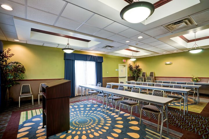 Holiday Inn Express Hotel & Suites Christiansburg by IHG