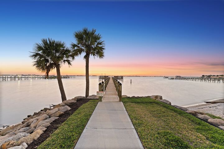 Harbor Island Beach Club Homes by Villatel