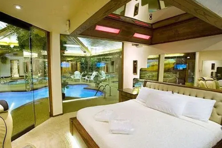 Sybaris Pool Suites Northbrook Adults Only
