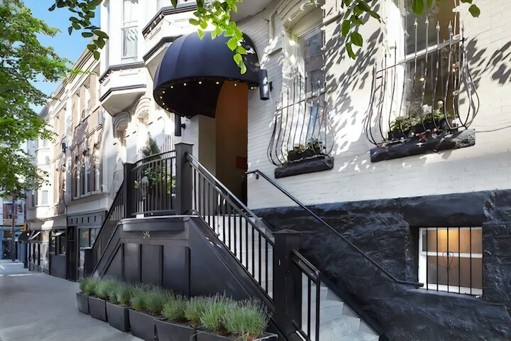 Hotel 3 of 119