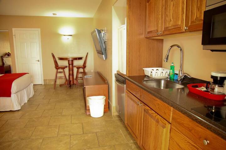 Lake Grassy Inn & Suites