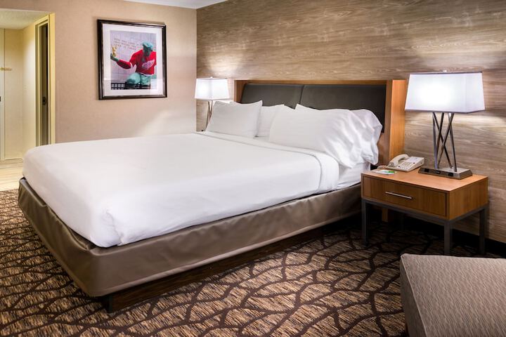 Holiday Inn Hotel & Suites Warren by IHG