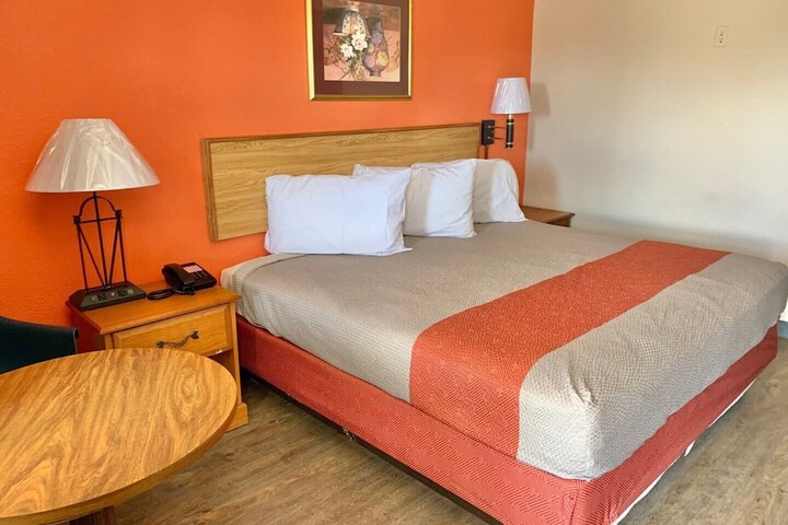Room 8 of 11