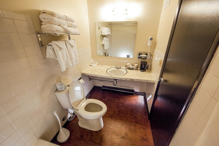 Natura Vue Resort & Boathouse