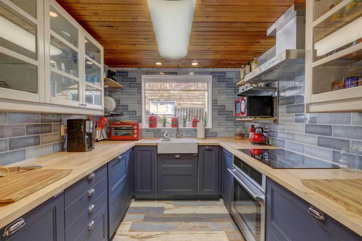 Lake Cabin w / King Bed Foodie Kitchen, & Views