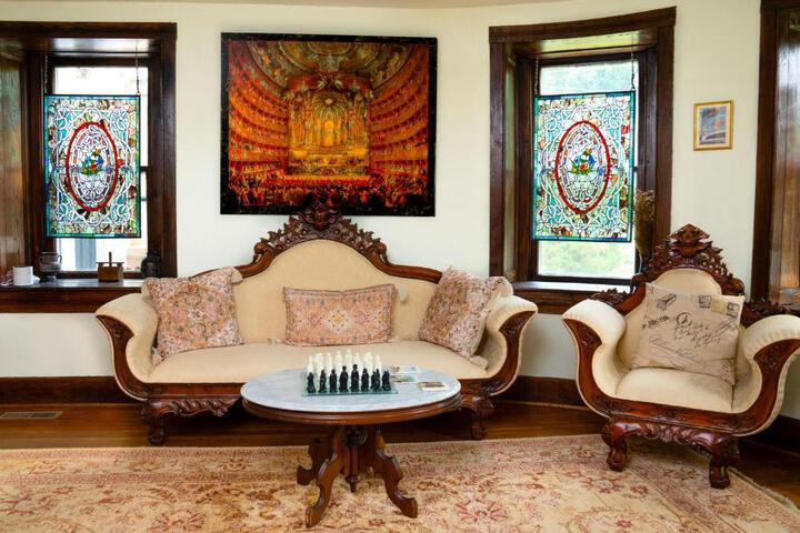 STONE MANOR BED & BREAKFAST INN