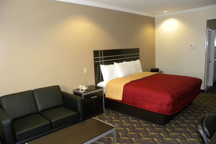 Room 6 of 24