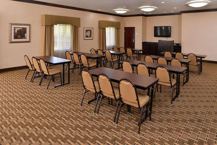 Comfort Inn & Suites (Formerly Executive Inn & Suites Mexia)