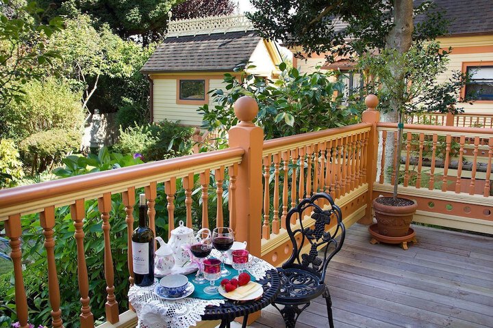 Gingerbread Mansion Inn