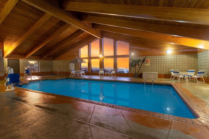 AmericInn by Wyndham Hartford WI