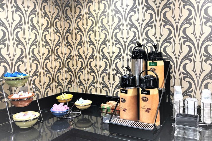 Breakfast/Coffee Service 60 of 81