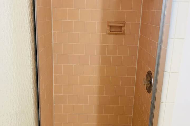 Room 13 of 32
