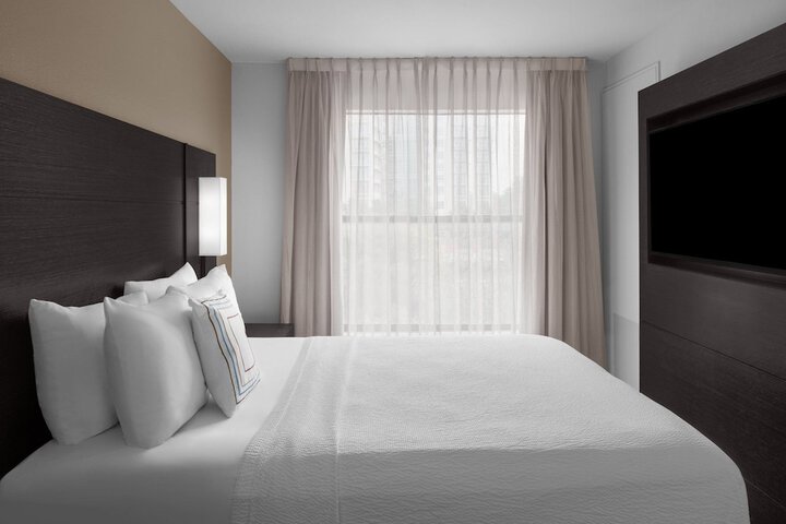 Room 32 of 40