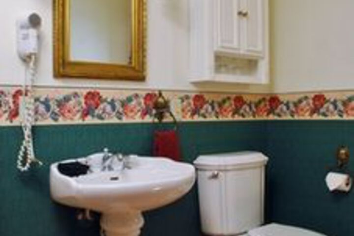Arbor Hill Inn