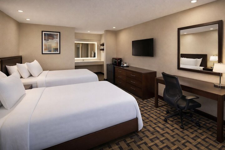 Springplace Inn & Suites