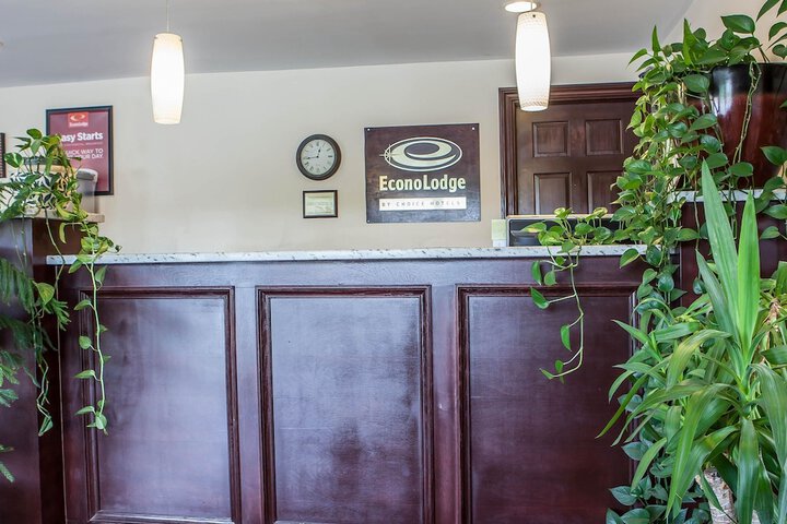 Econo Lodge Newton