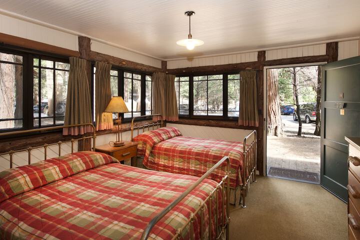 Room 10 of 24