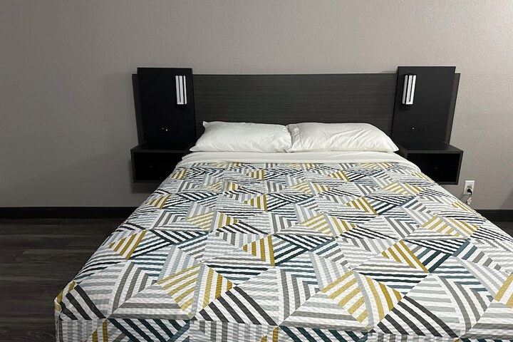 Room 8 of 40
