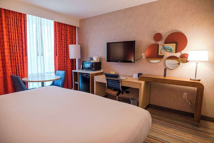 Room 73 of 132