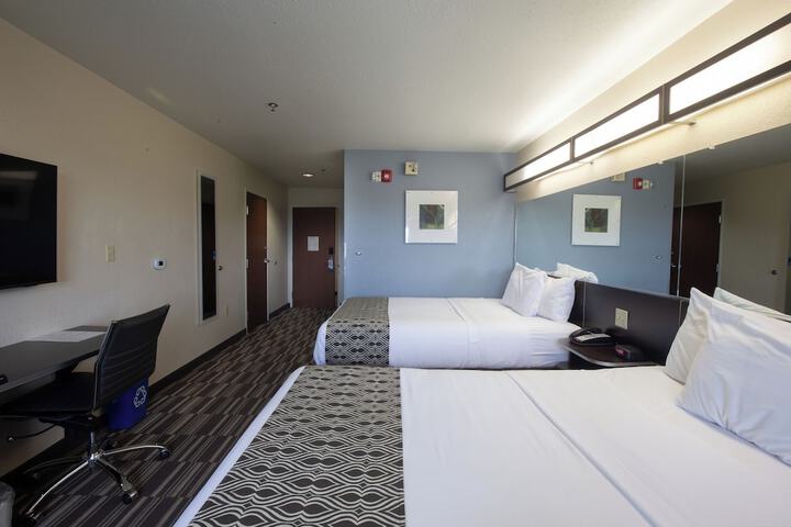 Room 33 of 46
