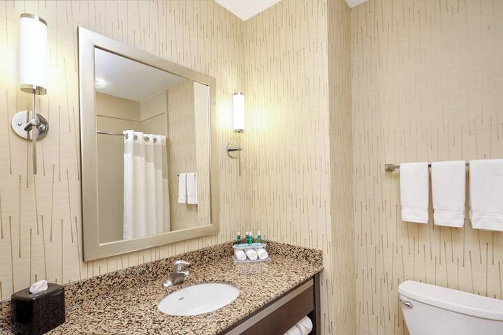 Holiday Inn Express Hotel & Suites Columbia Univ Area-Hwy 63 by IHG